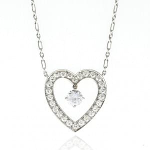 Tiffany & Co, collier pendentif cœur retenant un diamant taille brillant...