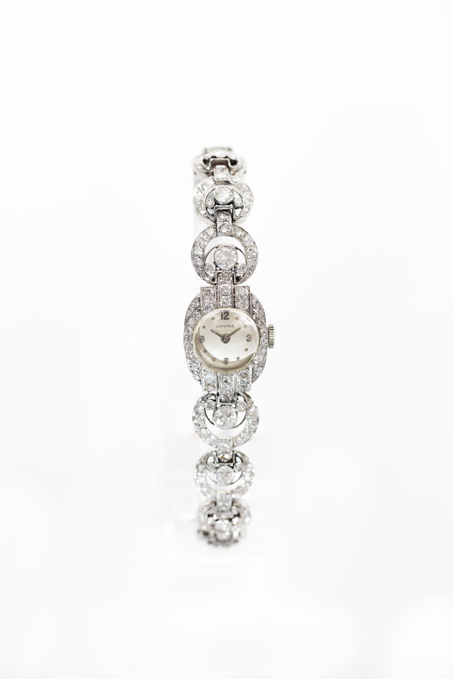 Longines, montre bracelet mécanique ovale sertie de diamants (env. 5 ct)