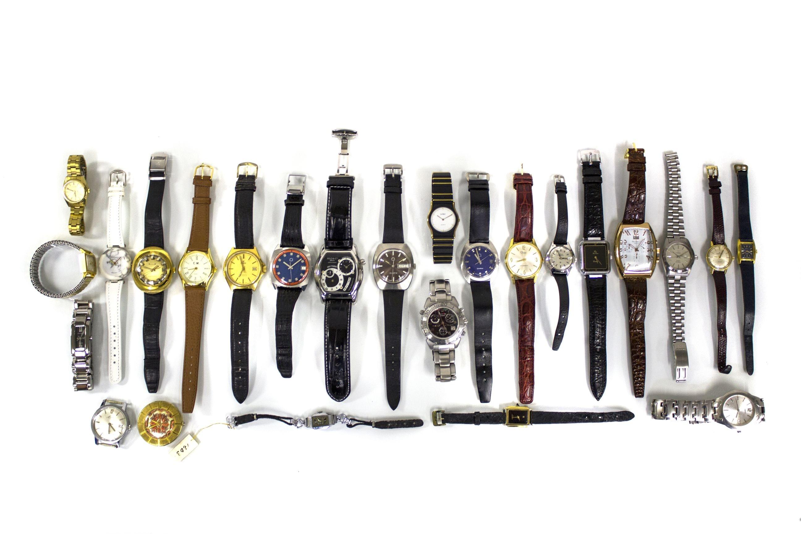 Lot de 25 montres, montres-bracelets et montres sans bracelet de marques diverses dont Pilo&Co, Eterna, Tissot, Okura, Seiko, M-watch etc…