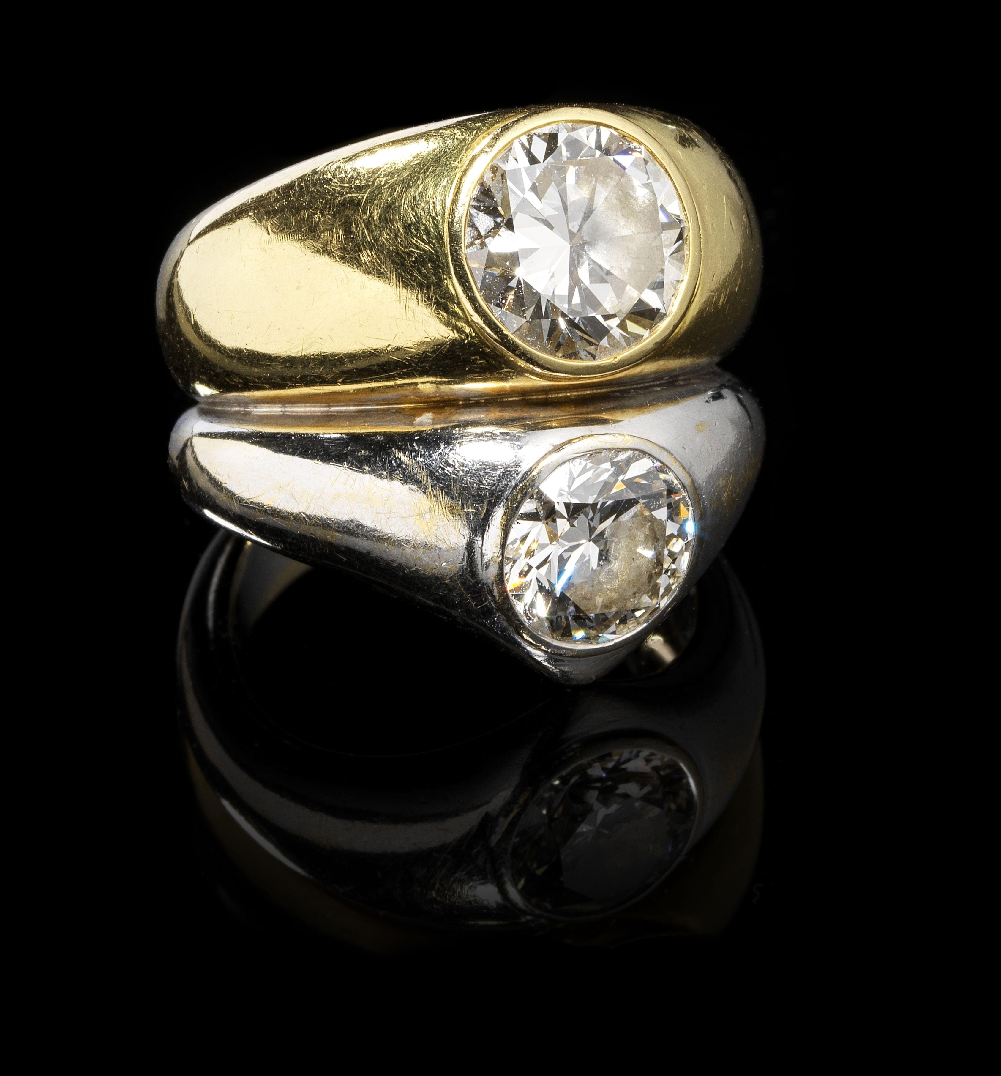 Bague composée de deux anneaux deux ors sertis chacun d'un diamant (env. 2,6  ct et 1,7 ct)